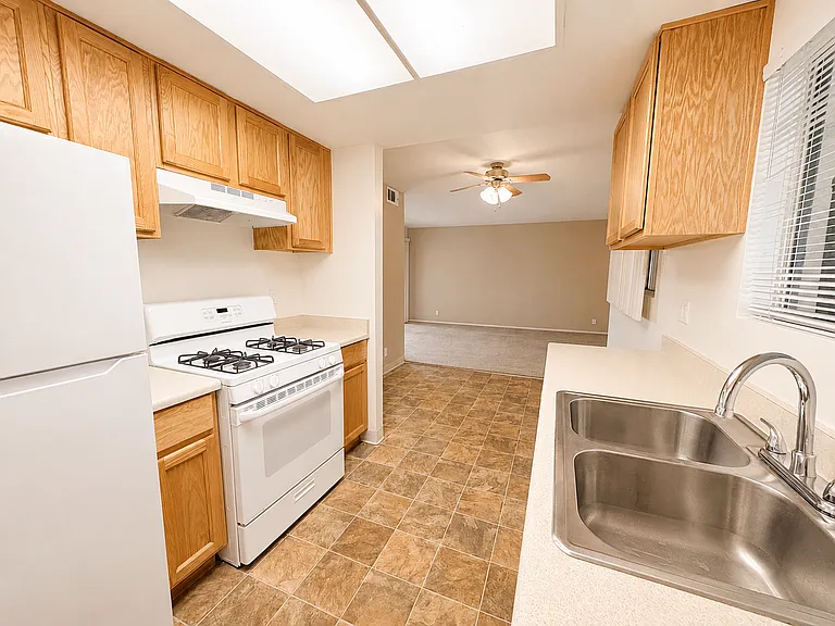 Del Ciervo Apartments — Photo 19