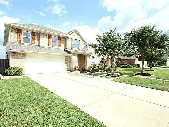  Mature, Manicured Lawn & Shrubs with Inviting Front Porch