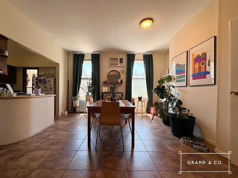 276 Ainslie St #2 — Photo 3