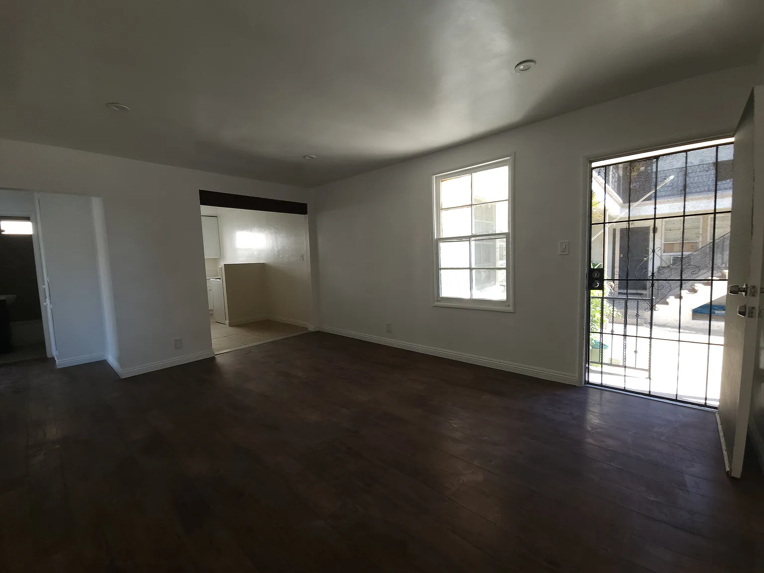2 bed, 650 sqft, $2,450 — Photo 1