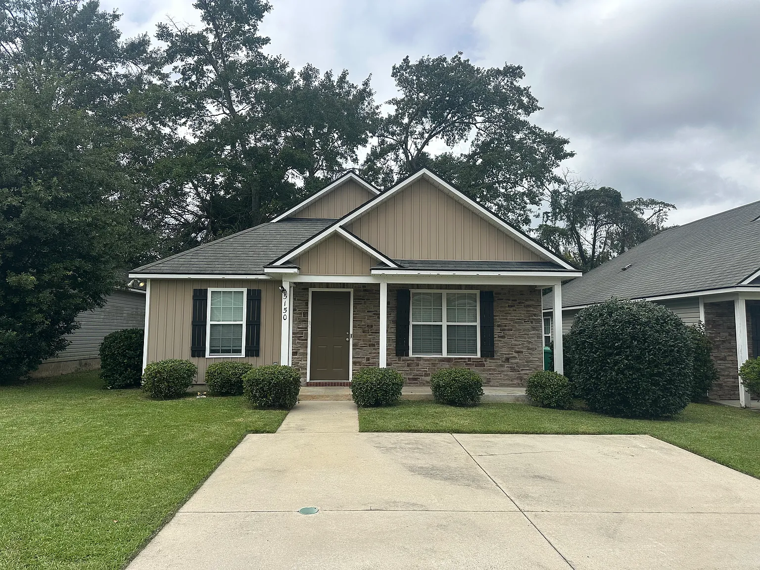 3 bed, 1304 sqft, $1,450 — Photo 1