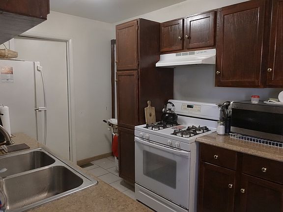 4th image of 412 Farmingdale Cir