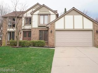 2707 Broadmoor Dr, Rochester Hills, MI 48309