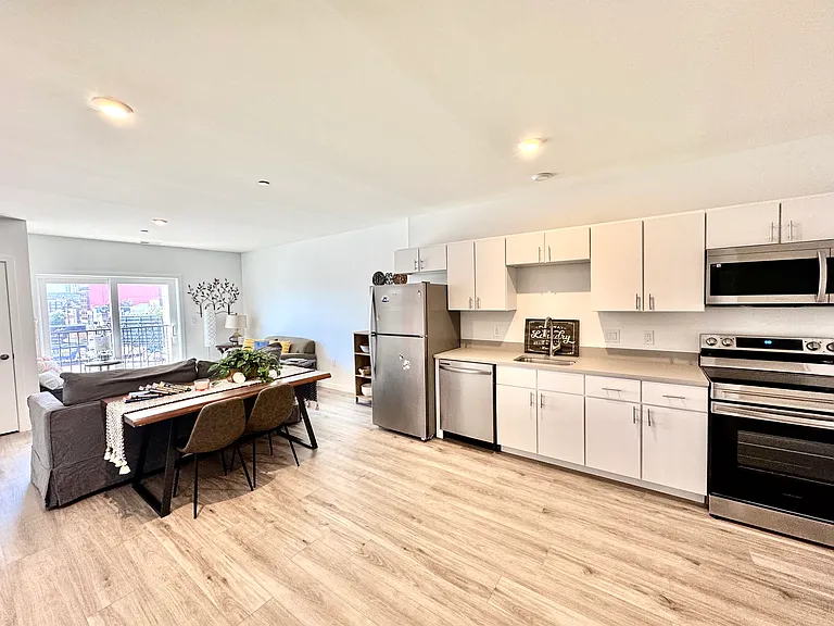 915 N Broad St #605 — Photo 8