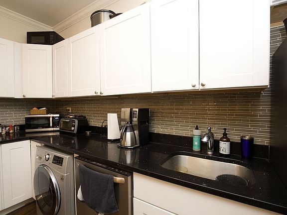 4th image of 2129 N Dayton St #2G
