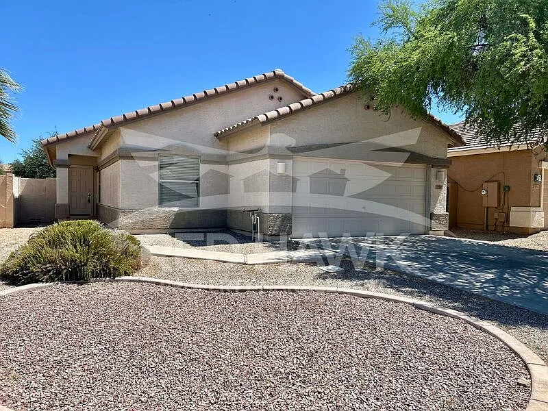 3 bed, 2.0 bath, 1586 sqft, $1,795 — Photo 3