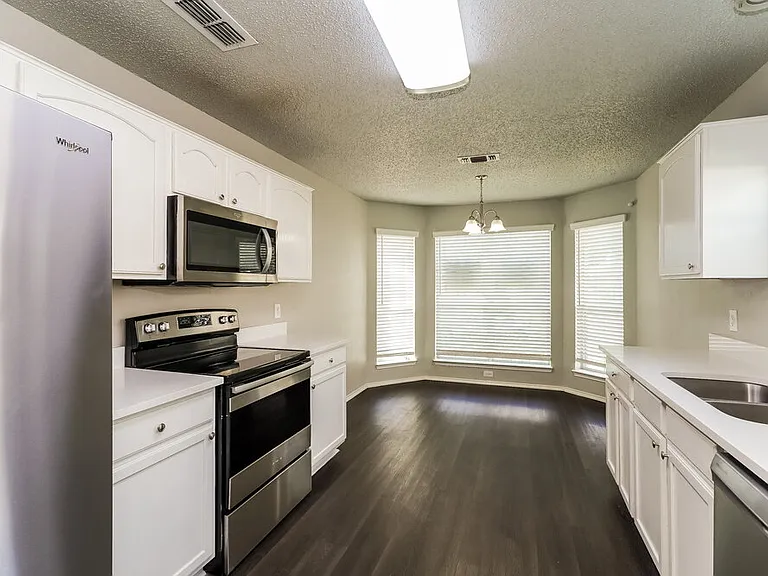 1121 Sandalwood Dr — Photo 9