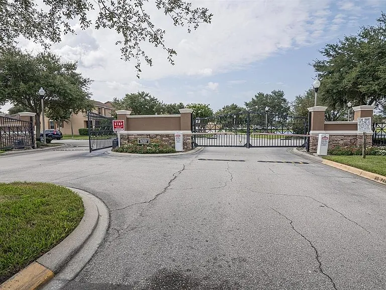 10797 Savannah Landing Cir — Photo 25