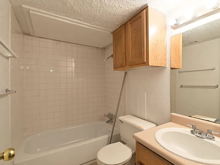 Lila Apartments — Photo 8