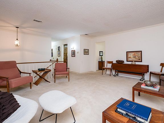 2nd image of 11 Barberry Ln