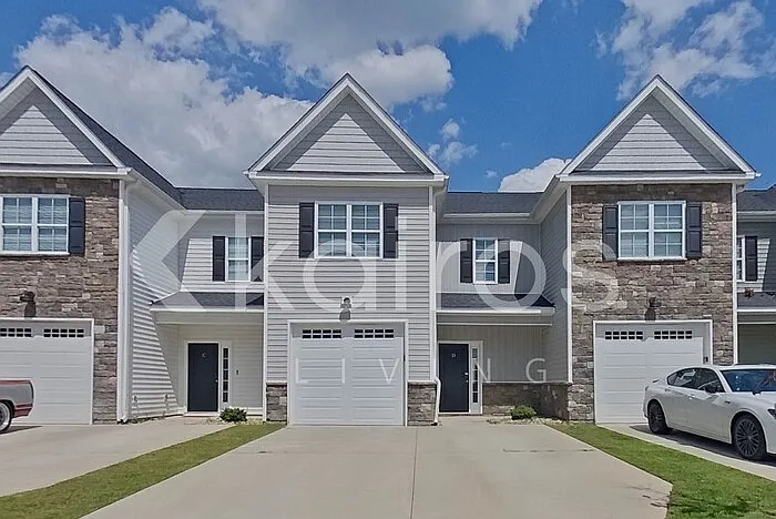 3709 Oak Leaf Way #D — Photo 1