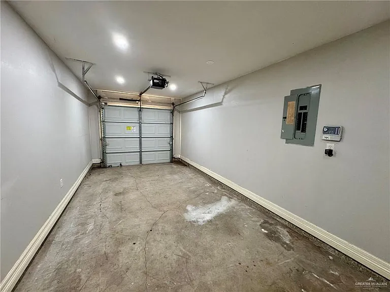 2218 N Wilson Dr — Photo 13