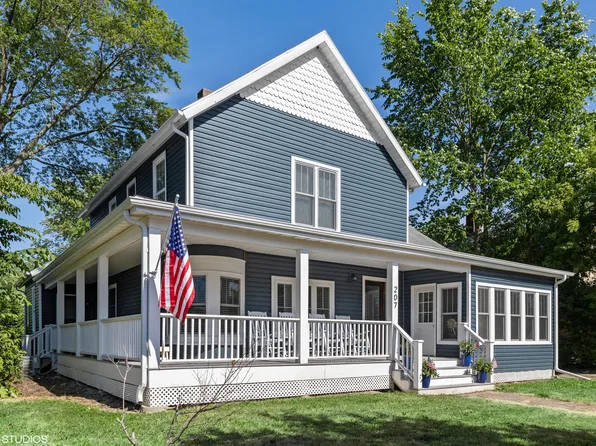 207 S Elm St, Three Oaks, MI 49128