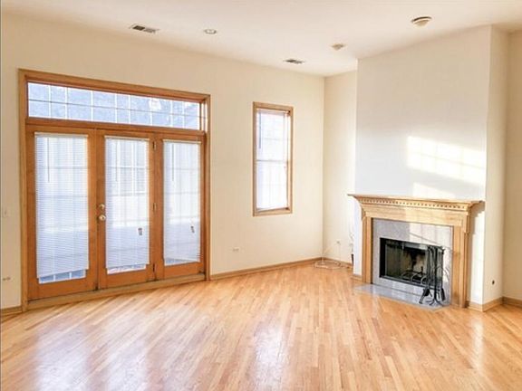 4th image of 2532 N Southport Ave #3S