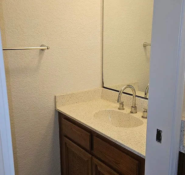 109 E Rosewood Ct — Photo 27