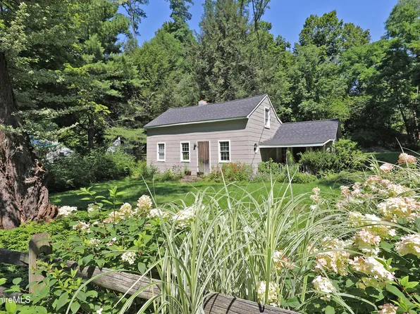221 Old Queechy Rd, Canaan, NY 12029