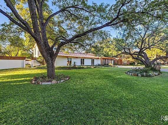 2nd image of 2651 Vista Del Arroyo Dr