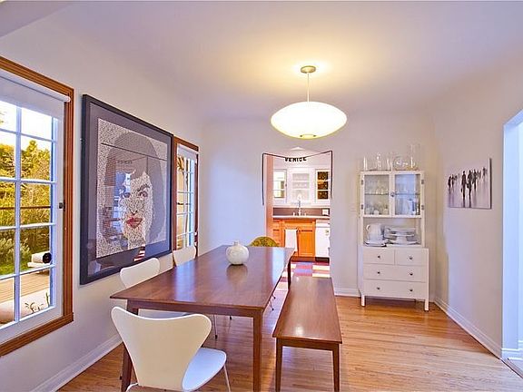 5th image of 925 Superba Ave