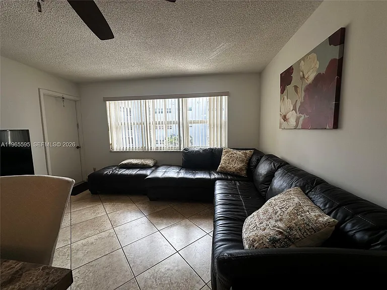 410 SE 2nd St #308 — Photo 6