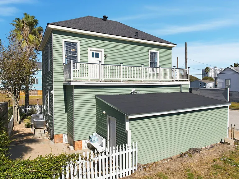 1001 Avenue K — Photo 37