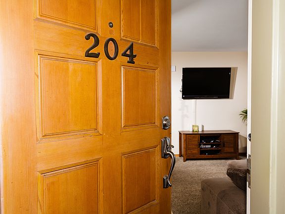 4th image of 4402 Mentone St Unit 204