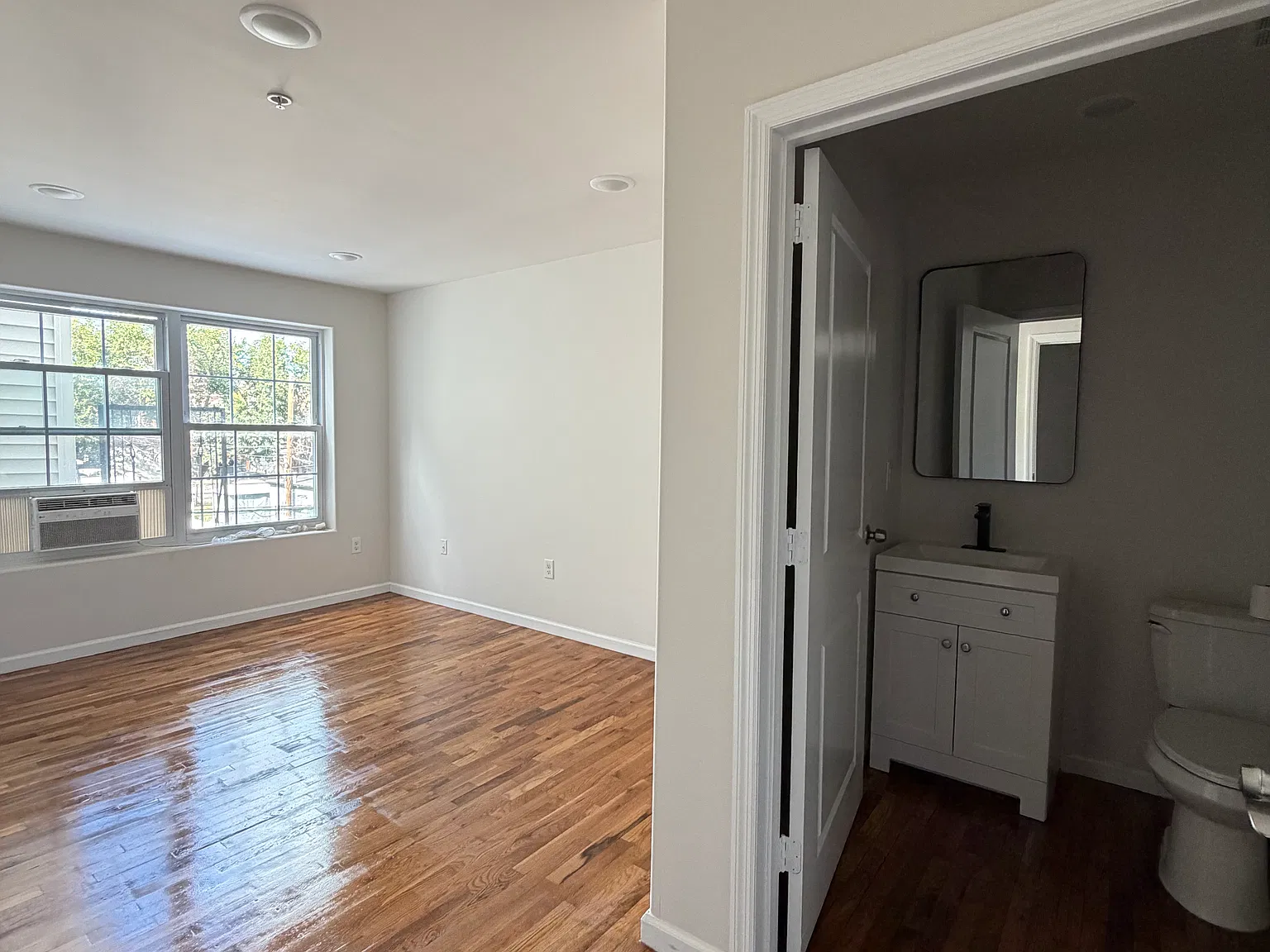 3 bed, 1100 sqft, $3,150 — Photo 4