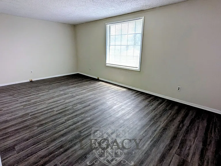 918 Coarsey Dr — Photo 5