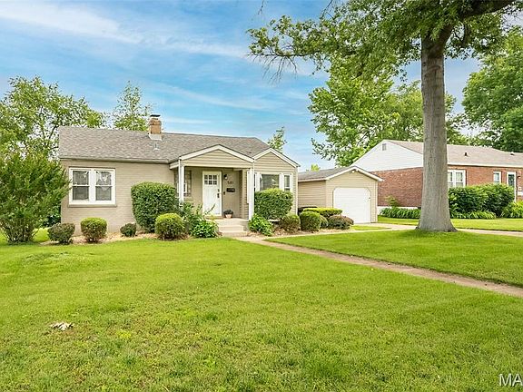 3rd image of 581 Meadowridge Dr