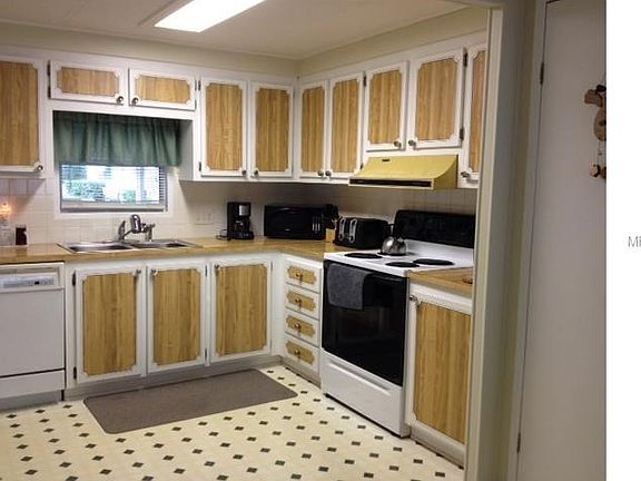 2nd image of 3500 Blossom Cir