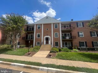 3961 Lyndhurst Dr APT 201, Fairfax, VA 22031