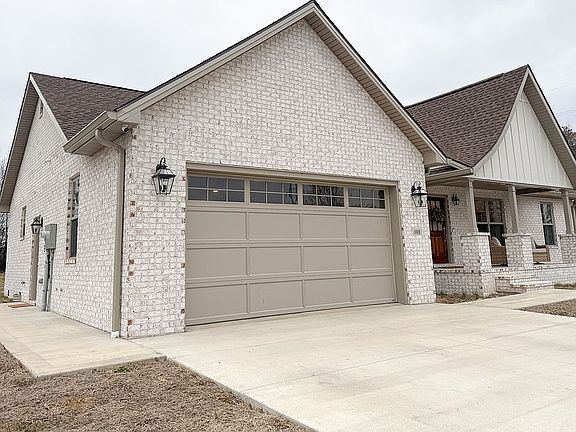 3rd image of 108 Thorn Side Dr