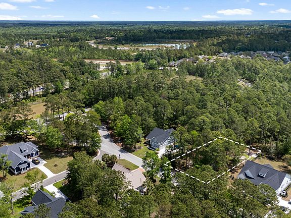 3rd image of 689 Summerhaven Lane SE