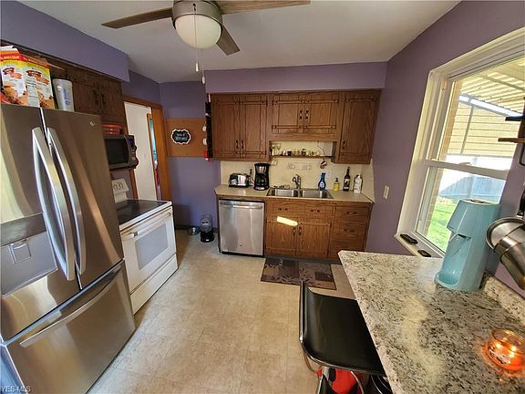 2nd image of 3403 Grovewood Ave