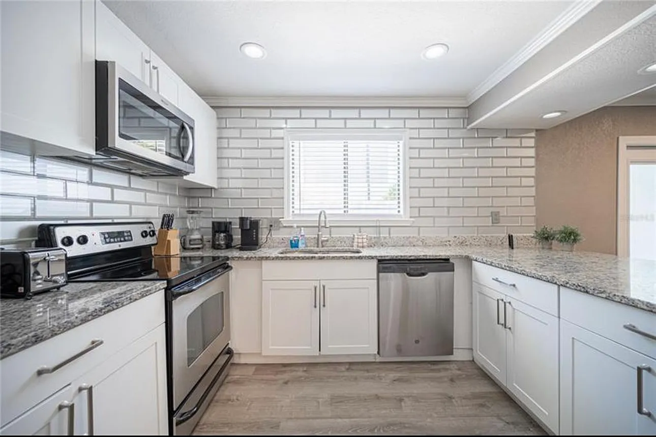 4001 Beneva Rd — Photo 4