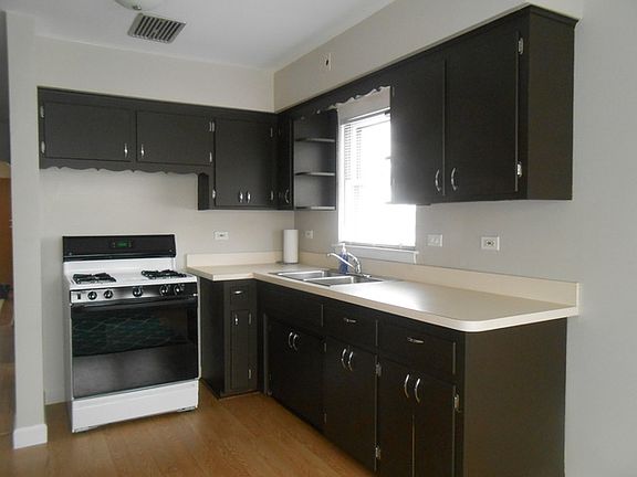 5th image of 1014 E Oak Ave