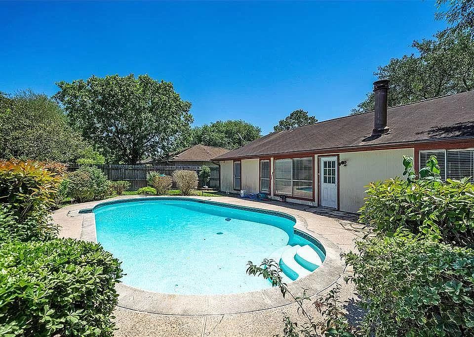 1st image of 2714 Knoxville Dr