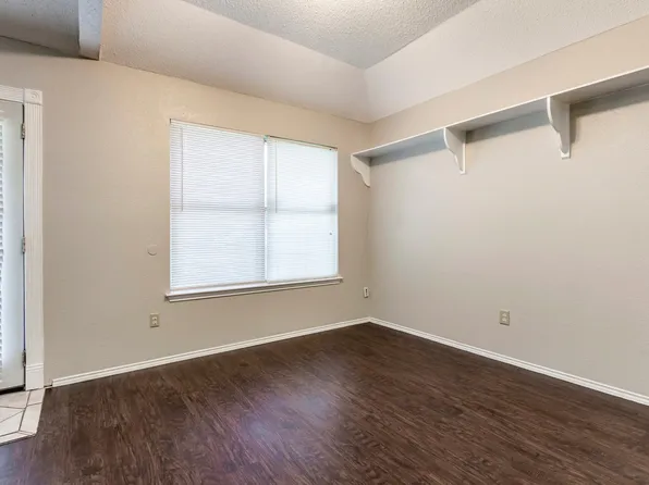 845 Applewood Dr, Cedar Hill, TX 75104