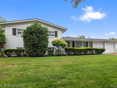 6110 Whitefield St, Dearborn Heights, MI, 48127