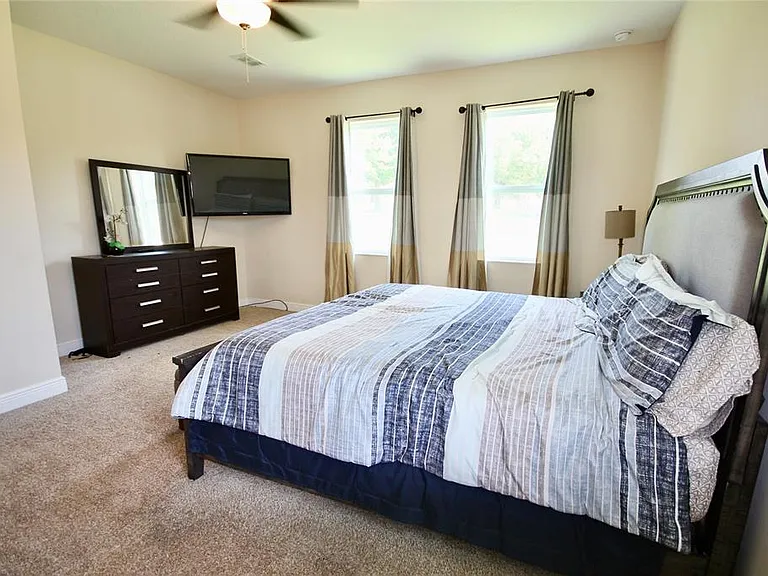 1073 Cavan Dr — Photo 11