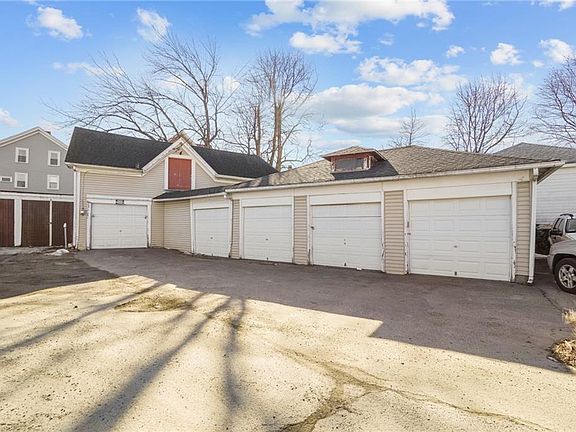 4th image of 550 Winter St