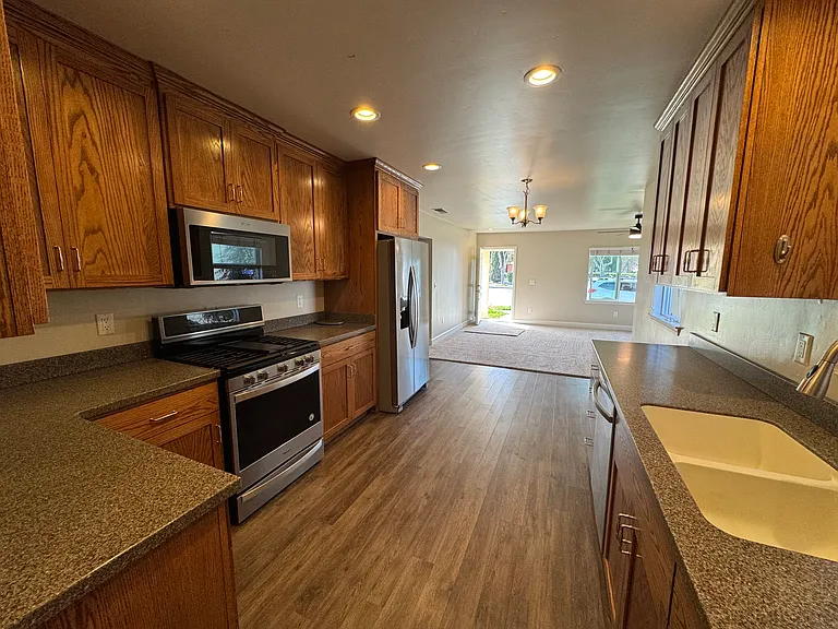2036 Oak St #1 — Photo 19