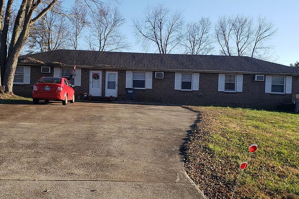 1st image of 135 Tandy Dr