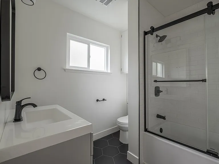 17901 Crenshaw Blvd Residences — Photo 35