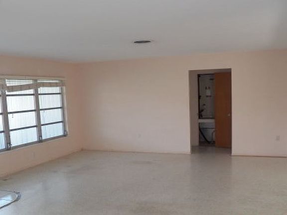 4th image of 6528 Colonial Dr