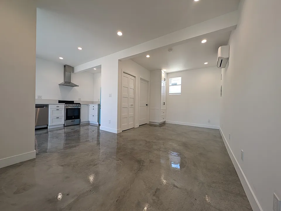 1731 Franklin St #4