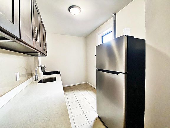 5th image of 2175 E 21st St #307