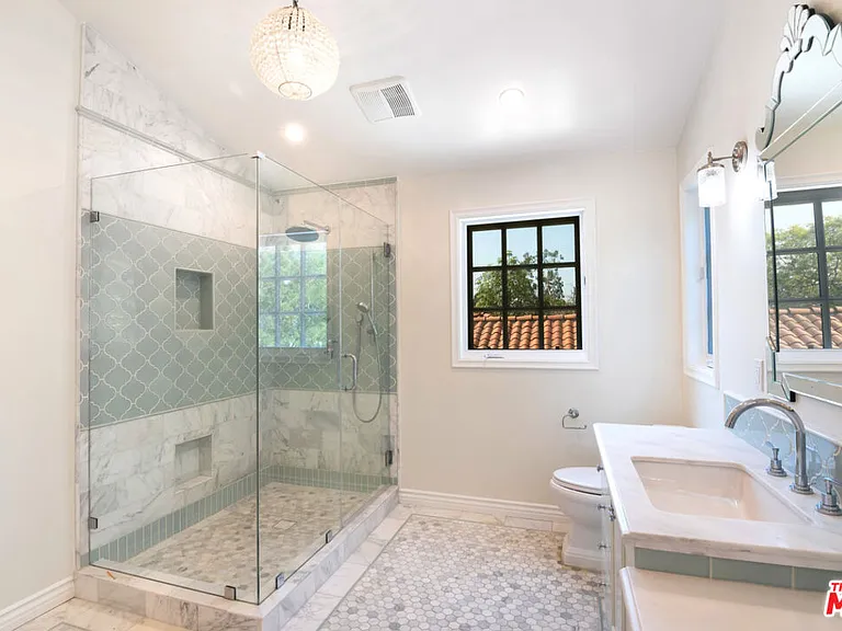 552 Wilcox Ave — Photo 32