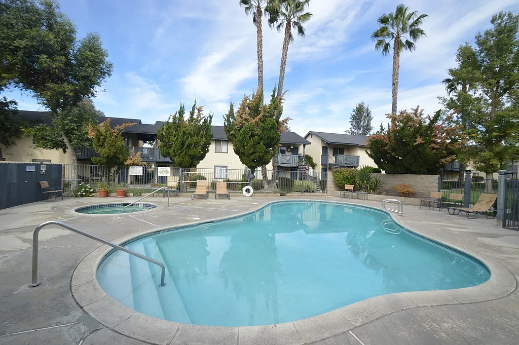 Franklin Terrace Apartments — Photo 4