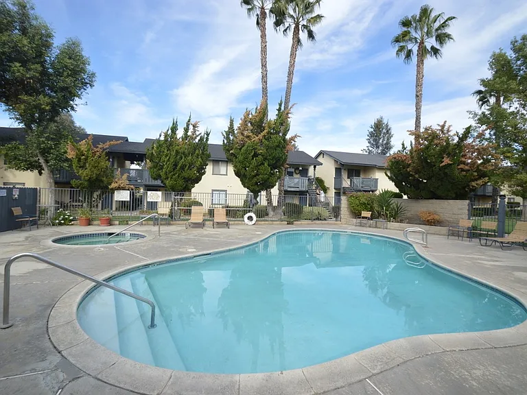 Franklin Terrace Apartments — Photo 4