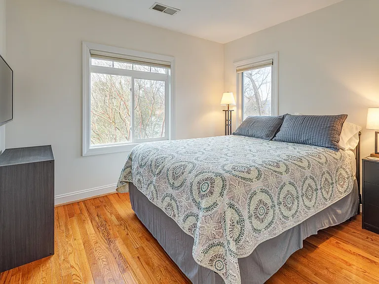 39 Clyde St #D — Photo 13